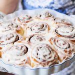 Domowe cinnabons są smaczniejsze niż te z kawiarni: 3 przepisy
